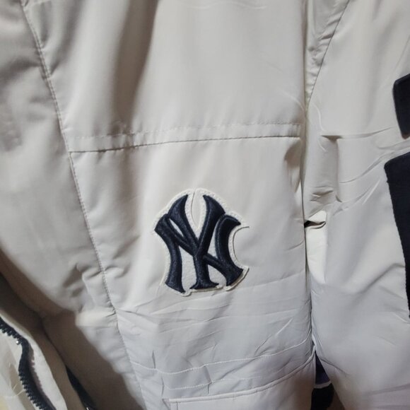 white mlb yankees thick down winter jacket - Picture 3 of 6